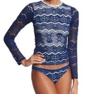 Skull Lace rashguard top